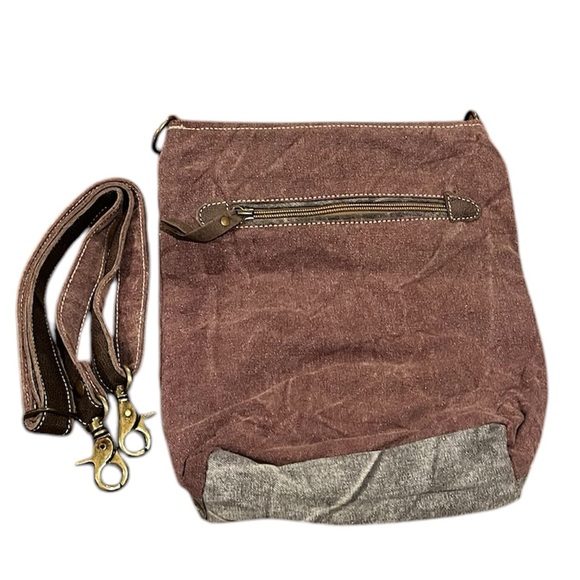 NWT Clea Ray Cats & Books Crossbody Bag - Picture 5 of 5